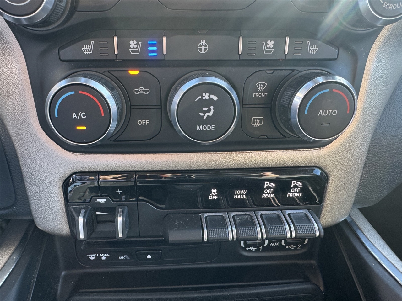 RAM 1500 Laramie Crew Cab SWB 4WD 2019