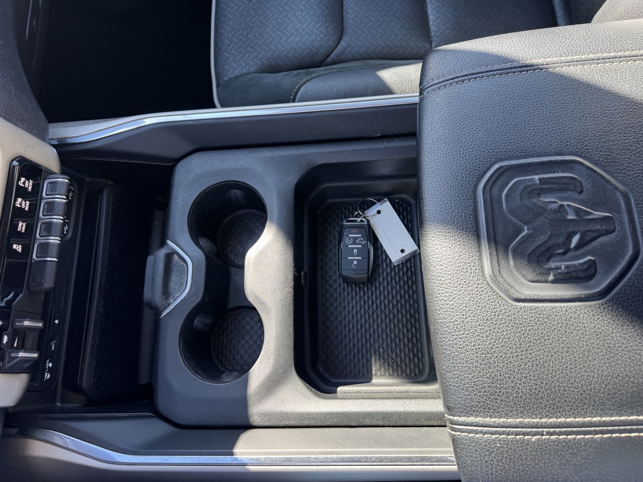 RAM 1500 Laramie Crew Cab SWB 4WD 2019