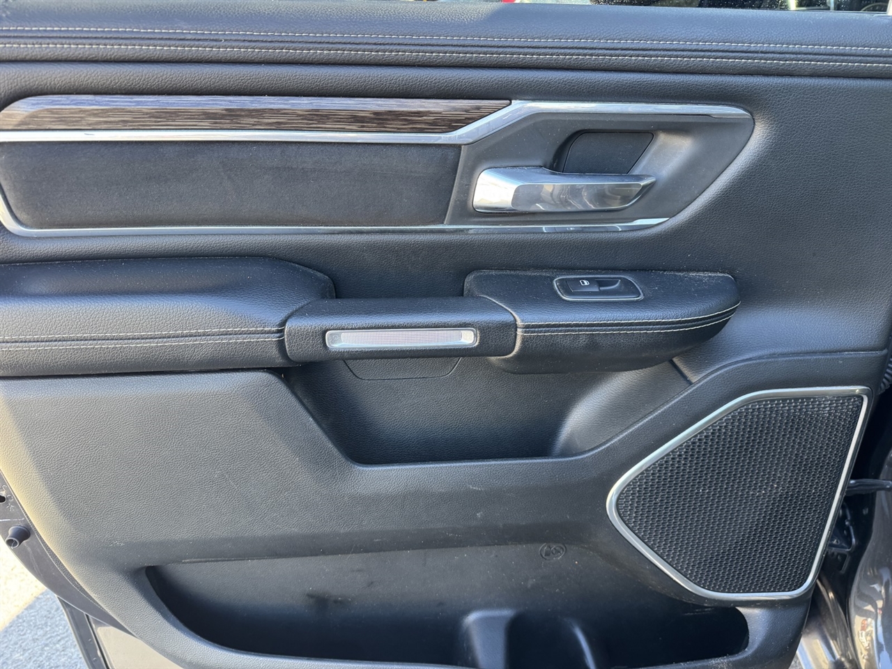 RAM 1500 Laramie Crew Cab SWB 4WD 2019