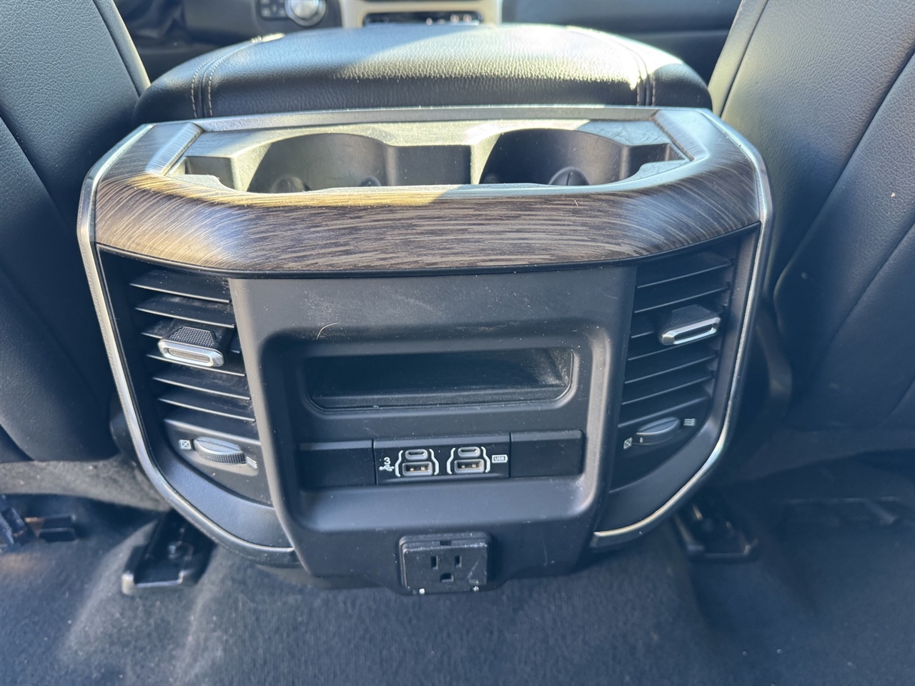 RAM 1500 Laramie Crew Cab SWB 4WD 2019