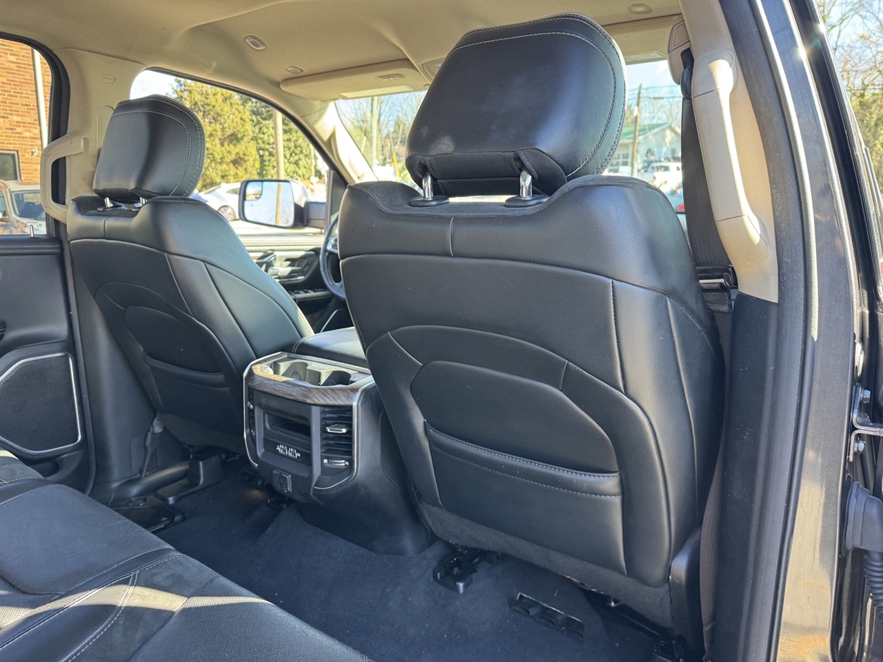 RAM 1500 Laramie Crew Cab SWB 4WD 2019