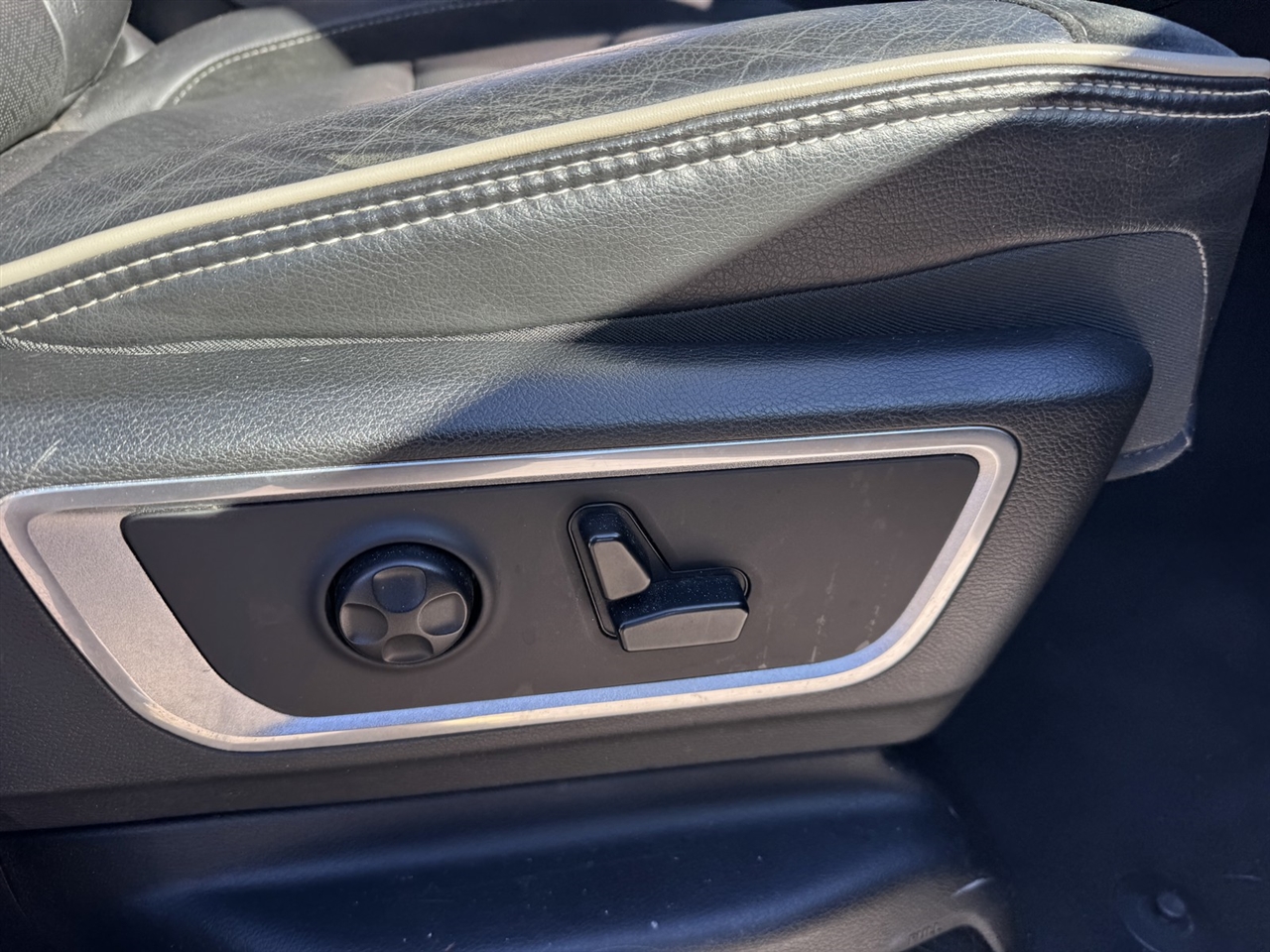 RAM 1500 Laramie Crew Cab SWB 4WD 2019