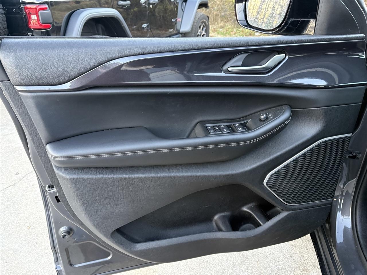 Jeep Grand Cherokee L Laredo 4WD 2021