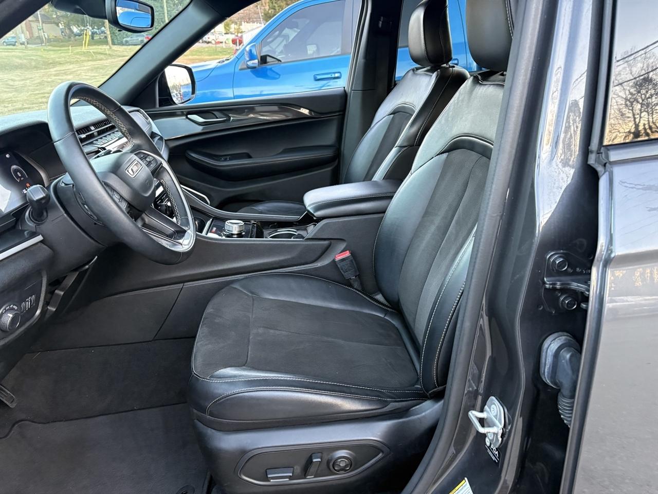 Jeep Grand Cherokee L Laredo 4WD 2021