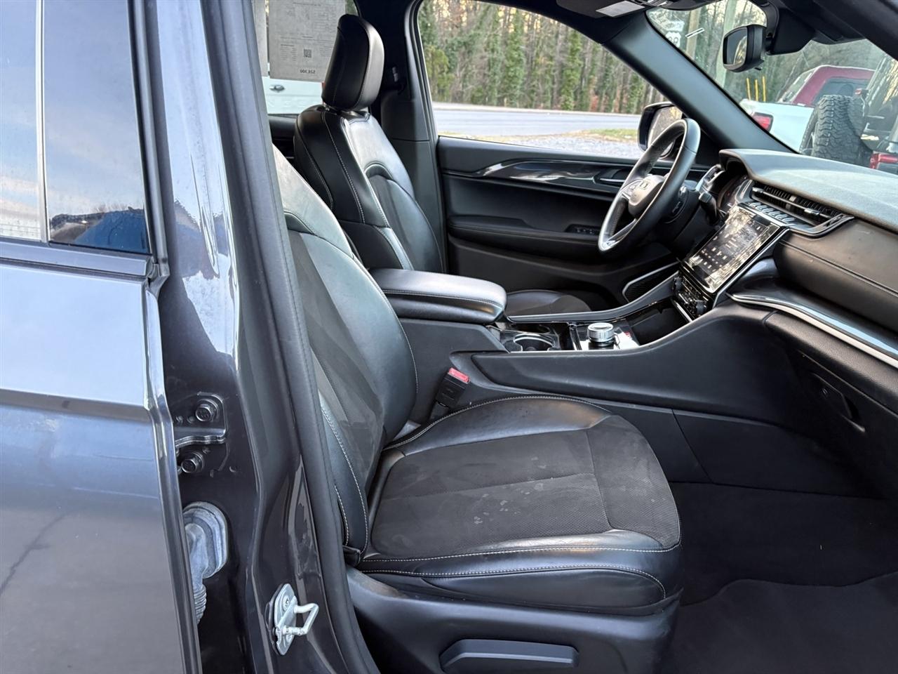 Jeep Grand Cherokee L Laredo 4WD 2021