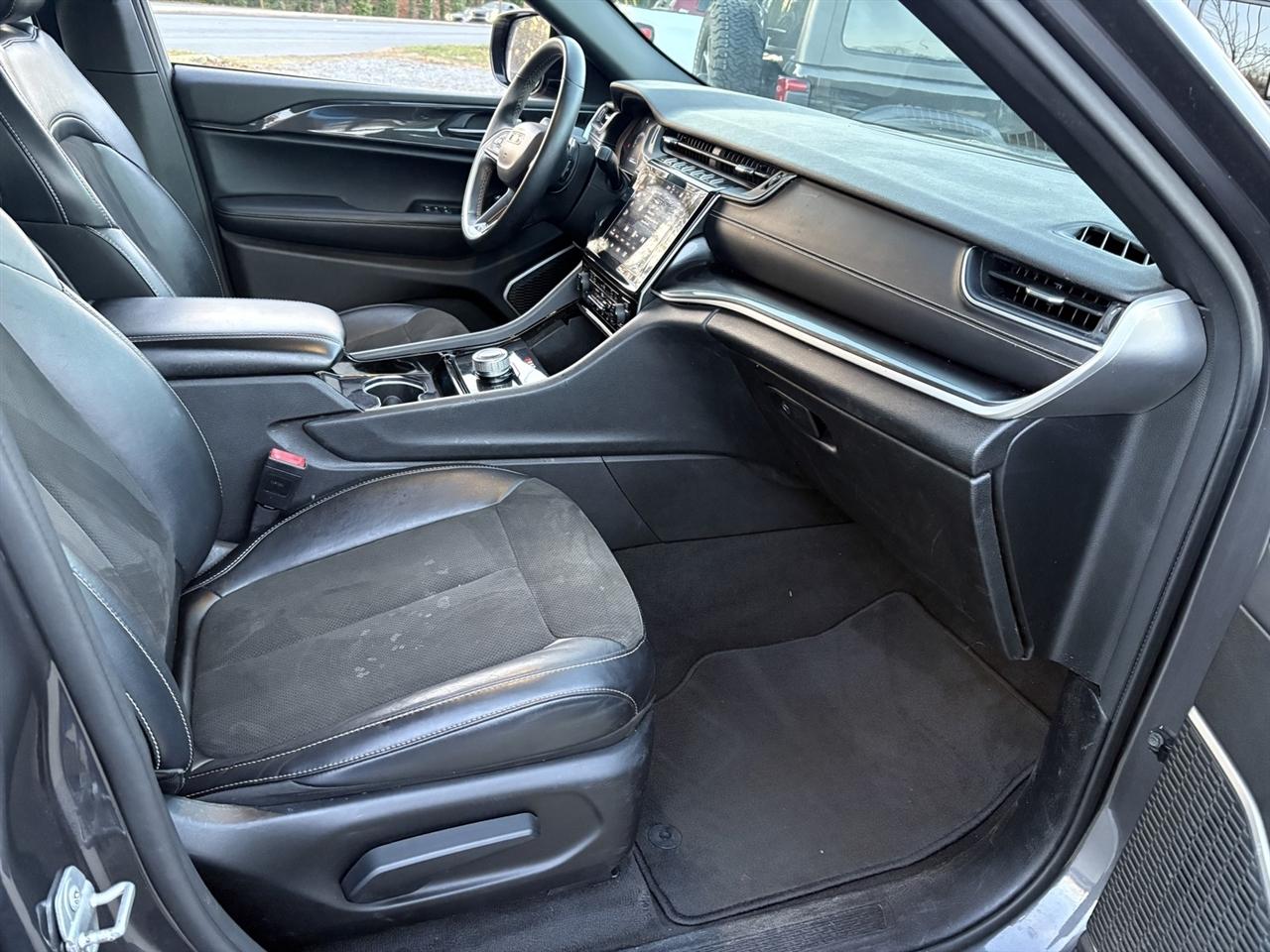 Jeep Grand Cherokee L Laredo 4WD 2021