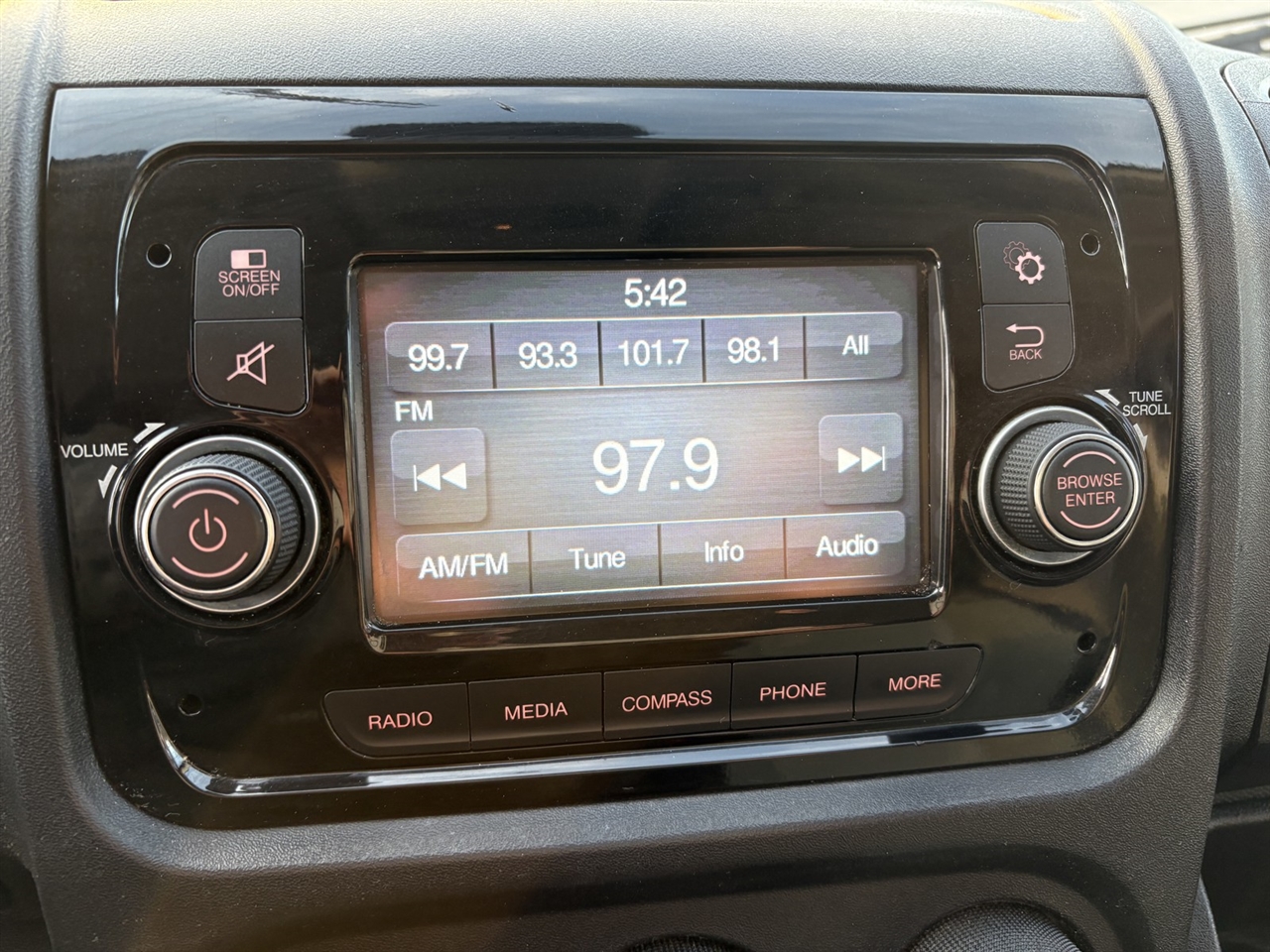 RAM Promaster 1500 Low Roof Tradesman 136-in. WB 2018