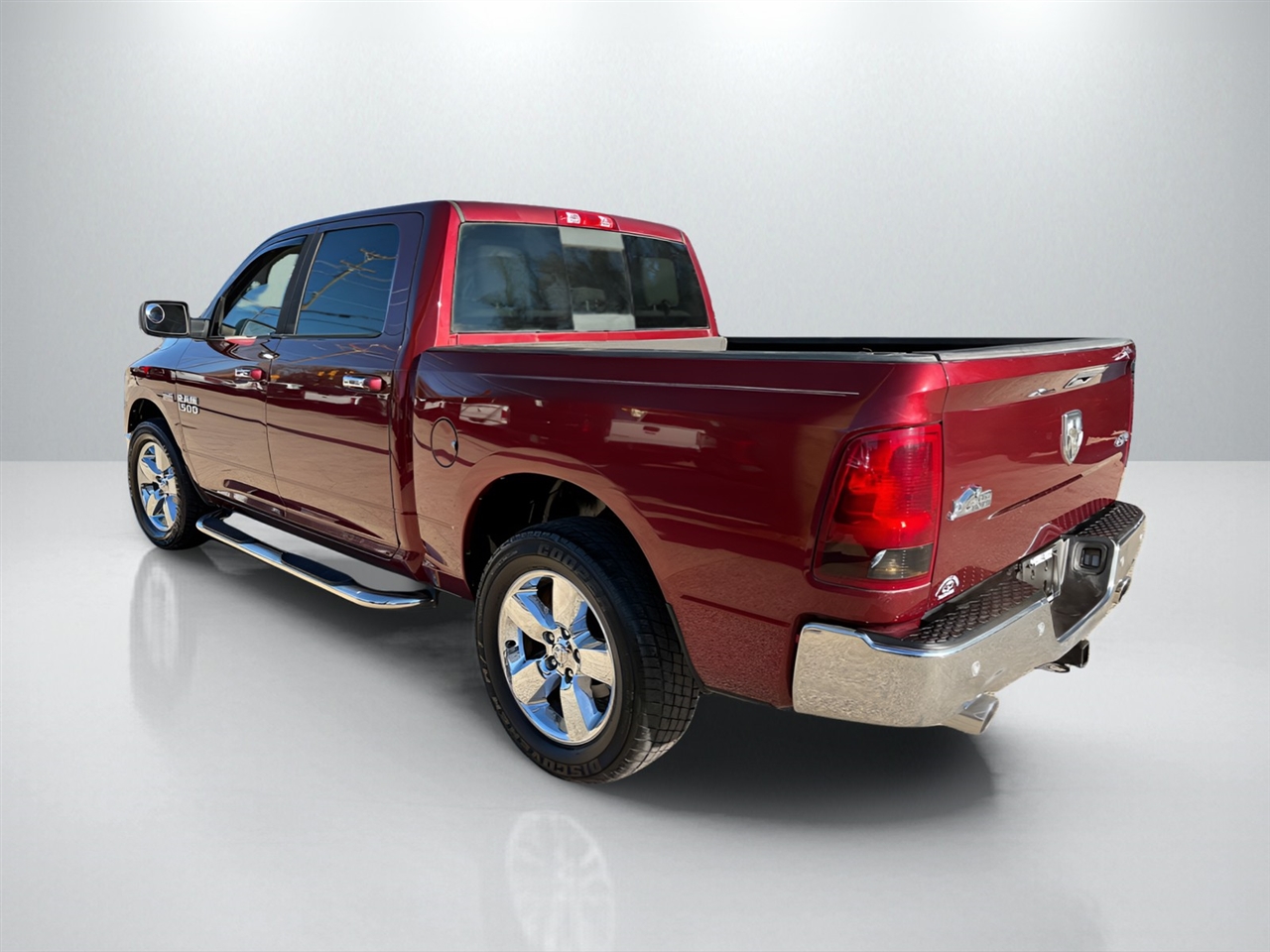 RAM 1500 SLT Crew Cab SWB 4WD 2016