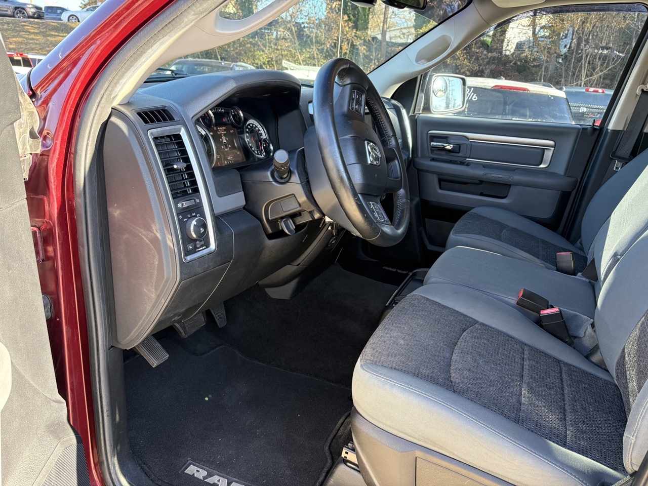 RAM 1500 SLT Crew Cab SWB 4WD 2016