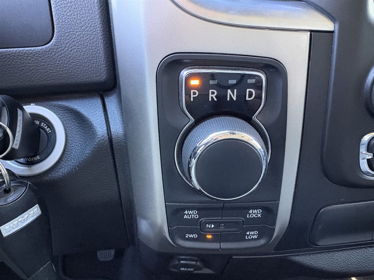 RAM 1500 SLT Crew Cab SWB 4WD 2016