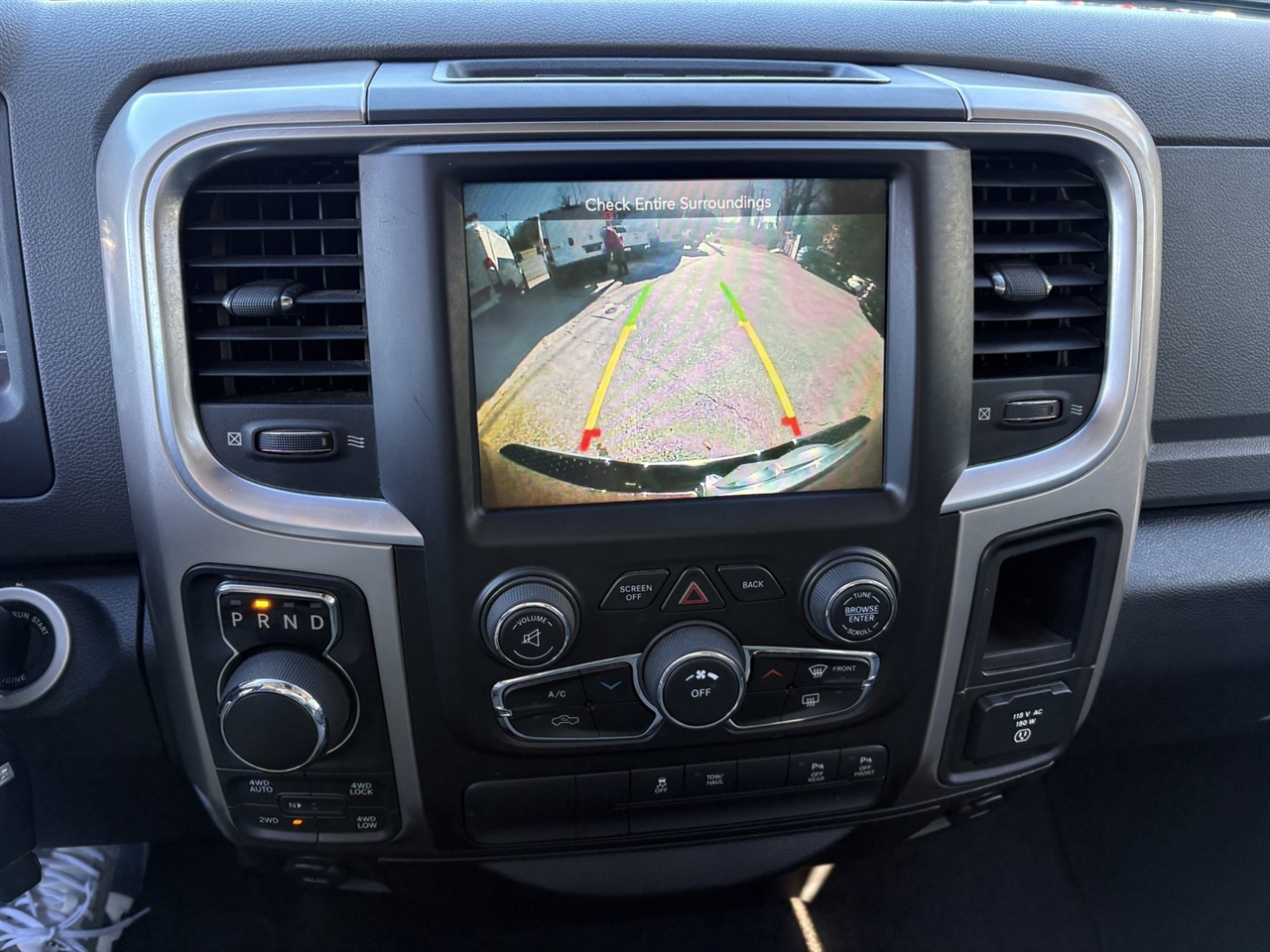 RAM 1500 SLT Crew Cab SWB 4WD 2016