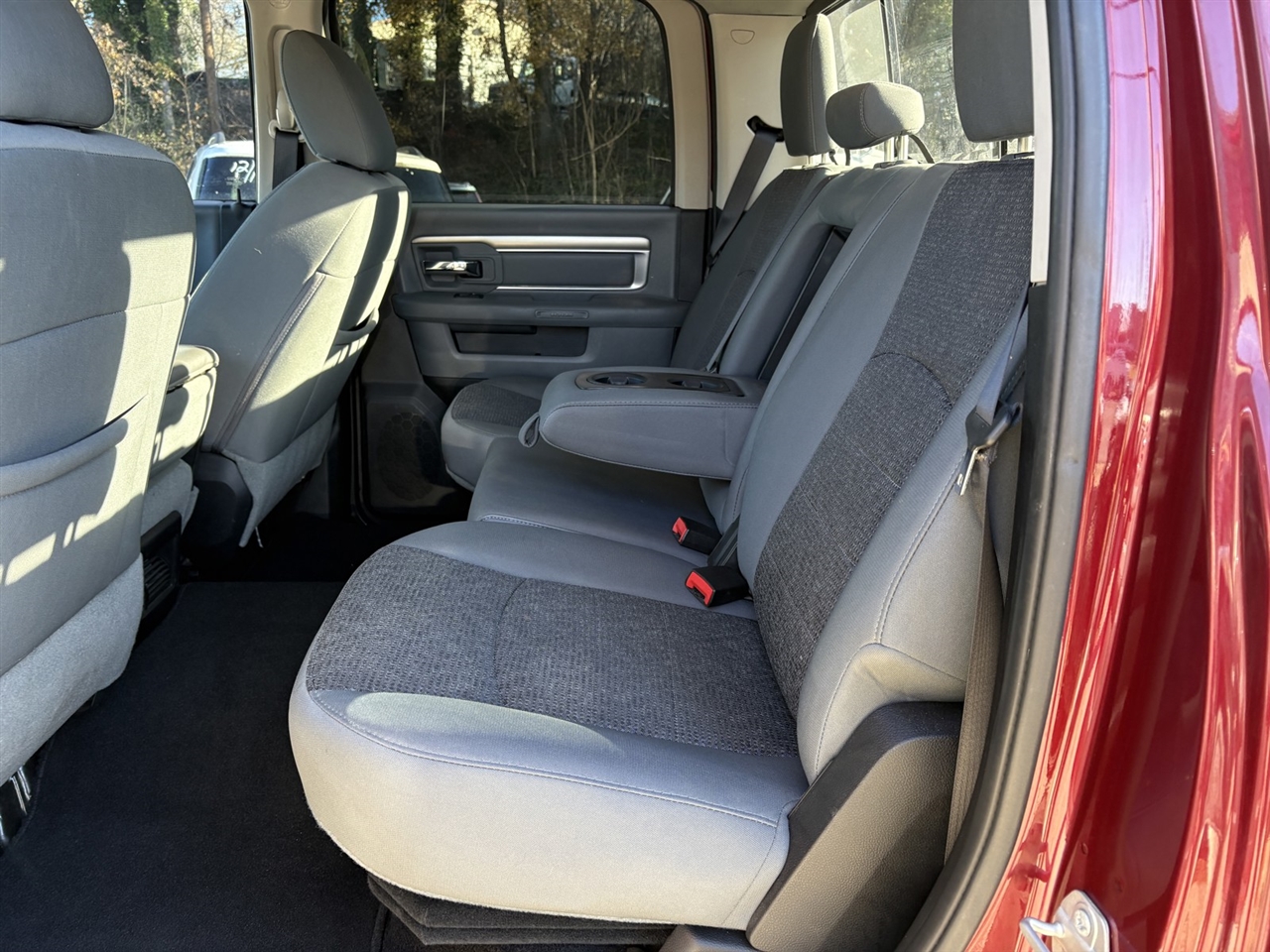 RAM 1500 SLT Crew Cab SWB 4WD 2016