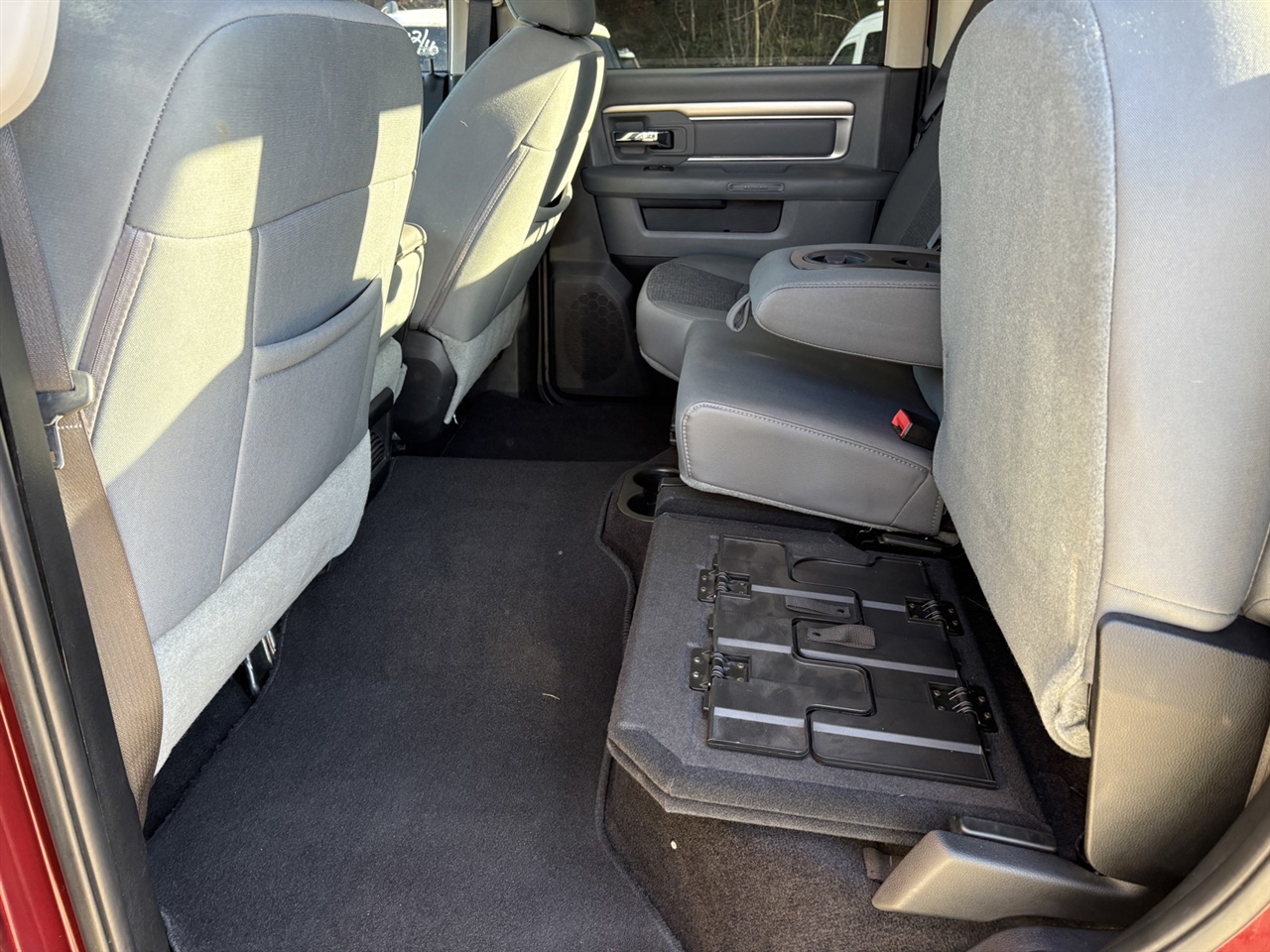 RAM 1500 SLT Crew Cab SWB 4WD 2016