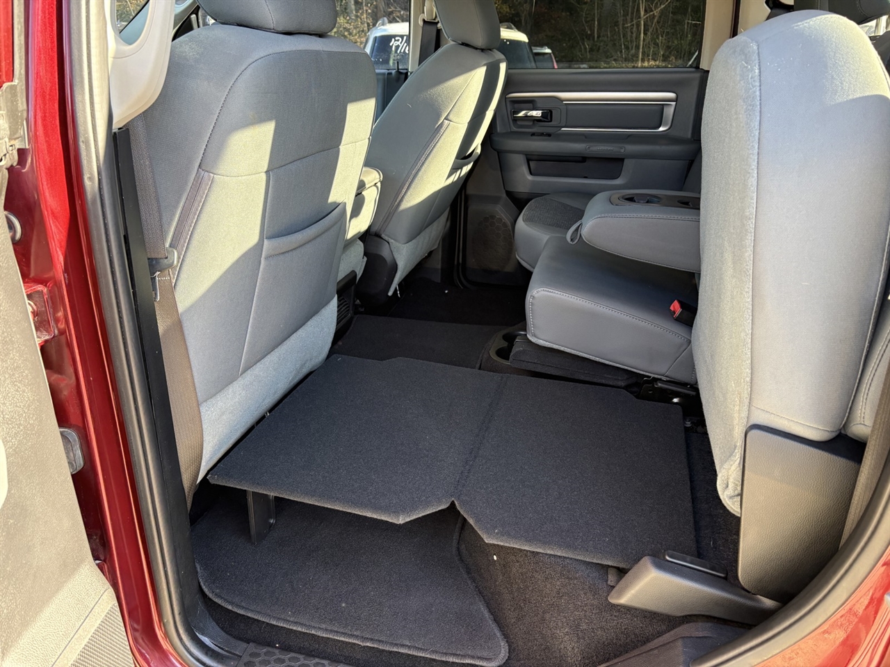 RAM 1500 SLT Crew Cab SWB 4WD 2016