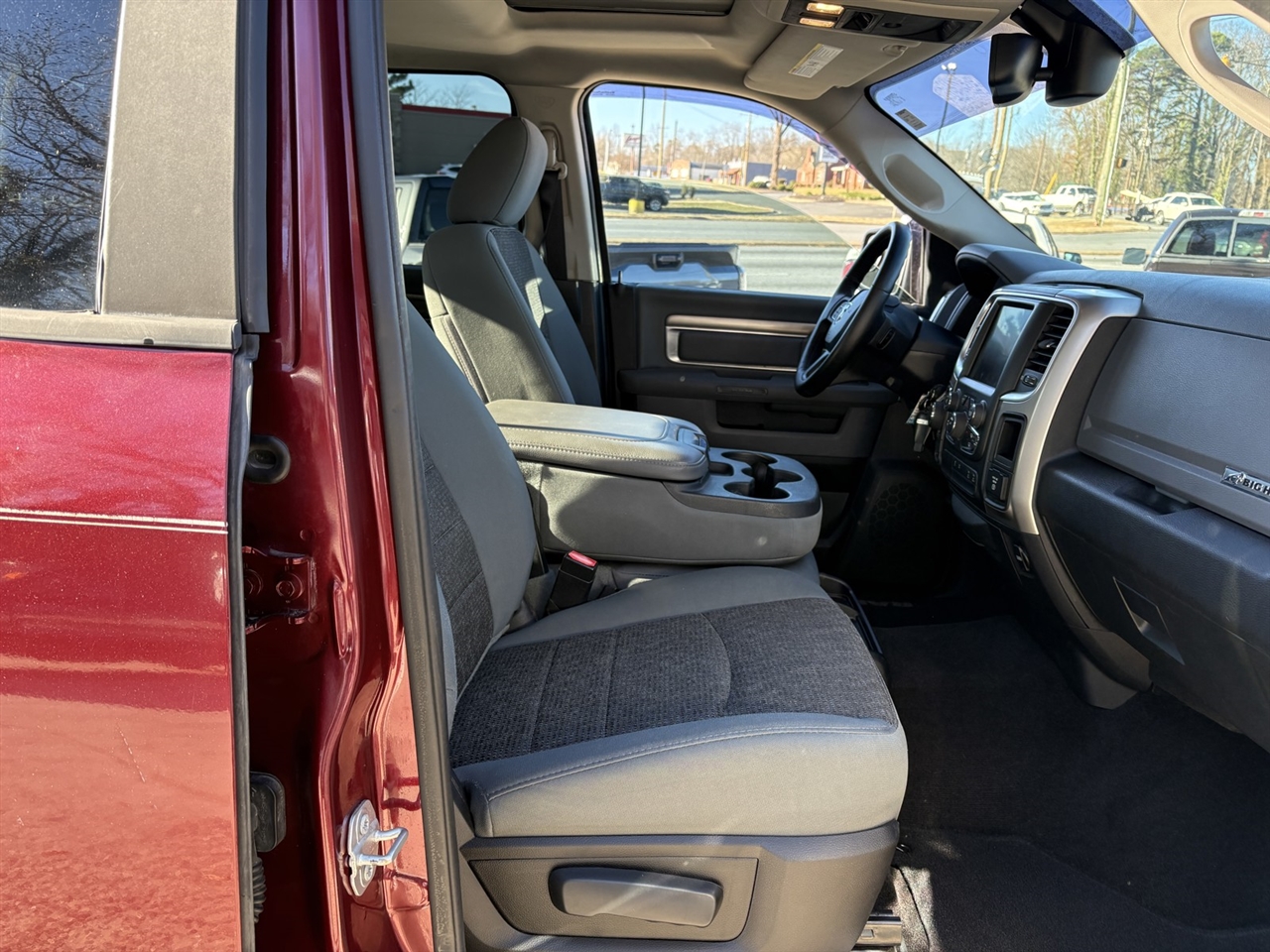 RAM 1500 SLT Crew Cab SWB 4WD 2016