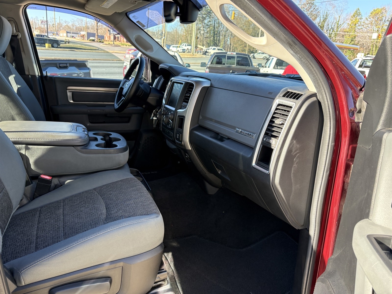 RAM 1500 SLT Crew Cab SWB 4WD 2016