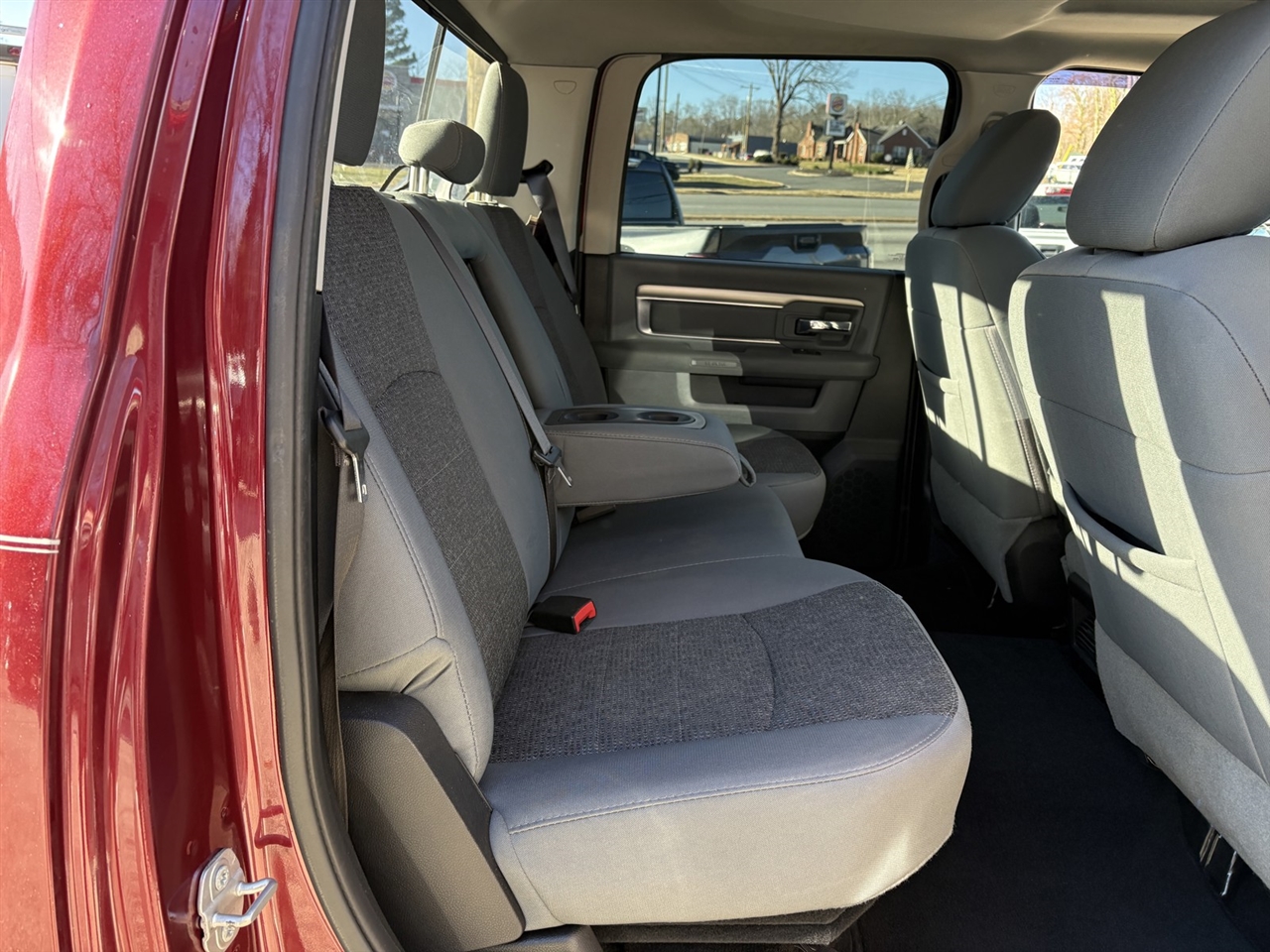 RAM 1500 SLT Crew Cab SWB 4WD 2016