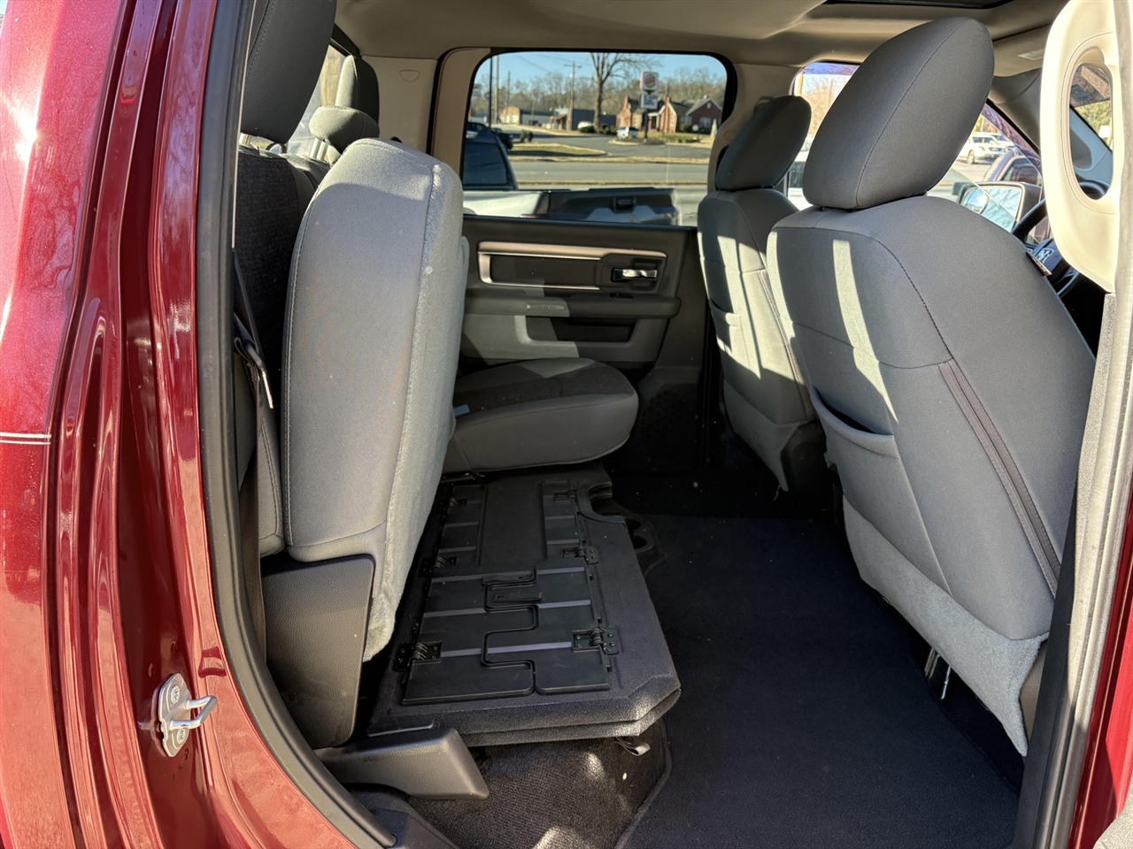 RAM 1500 SLT Crew Cab SWB 4WD 2016