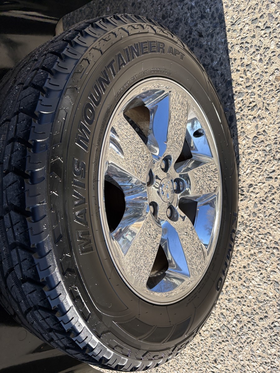 RAM 1500 SLT Crew Cab SWB 4WD 2016