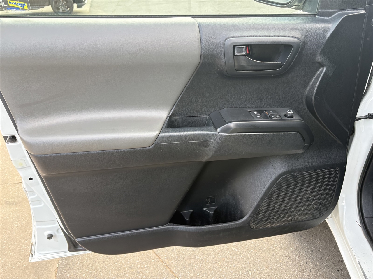 Toyota Tacoma SR5 Access Cab I4 6AT 2WD 2017