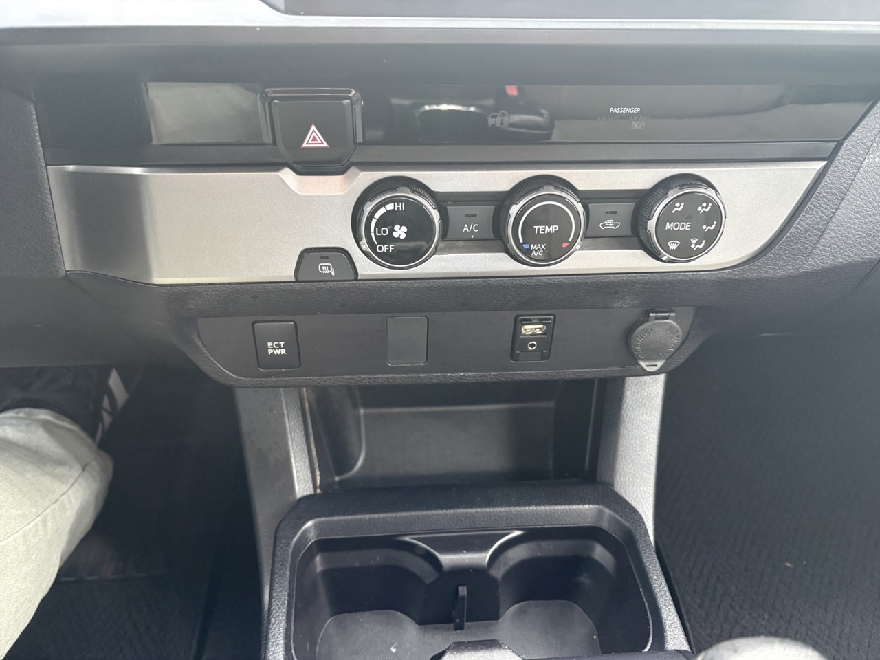 Toyota Tacoma SR5 Access Cab I4 6AT 2WD 2017