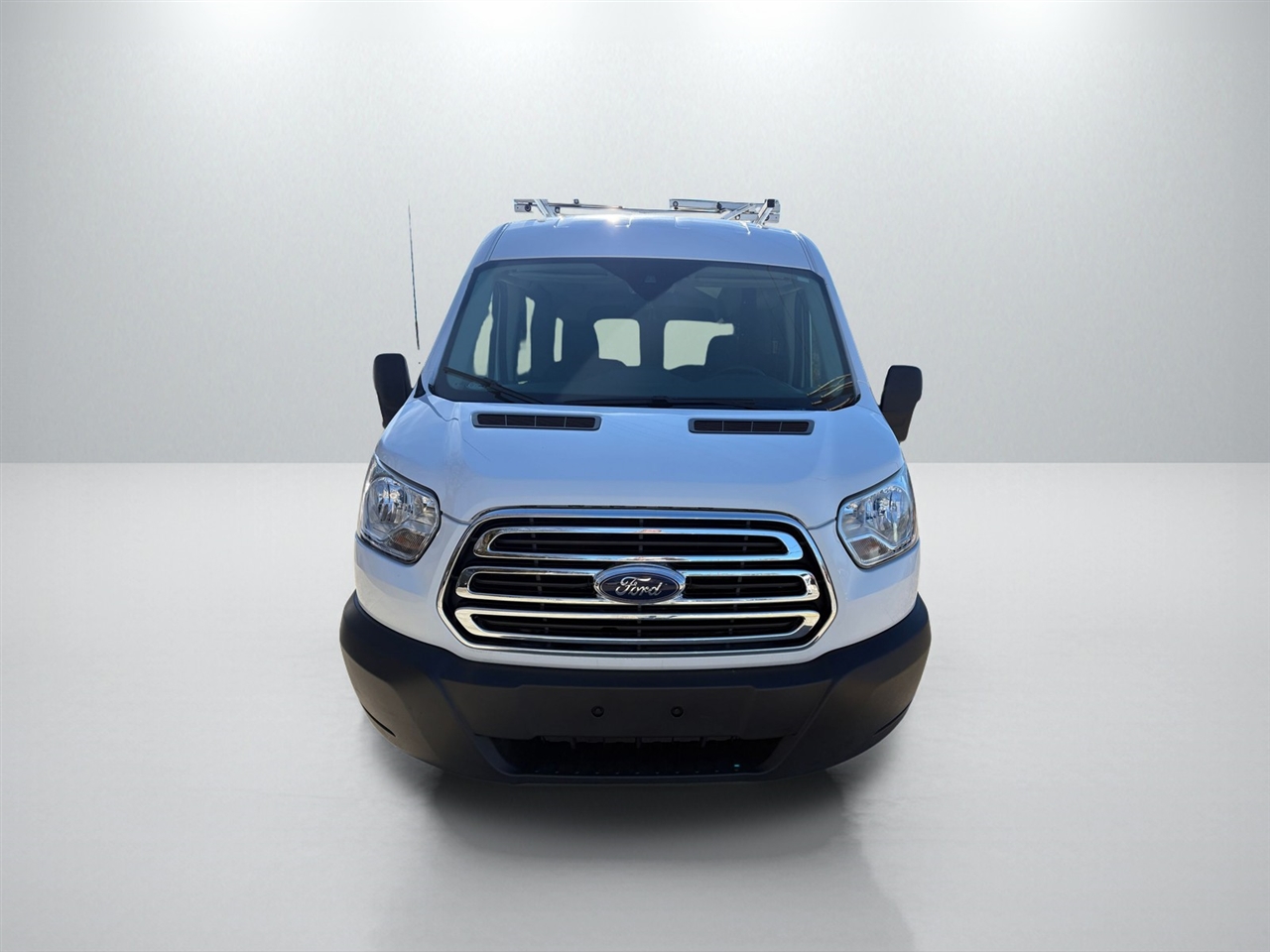 Ford Transit 150 Wagon Med. Roof XLT w/Sliding Pass. 130-in. WB 2019