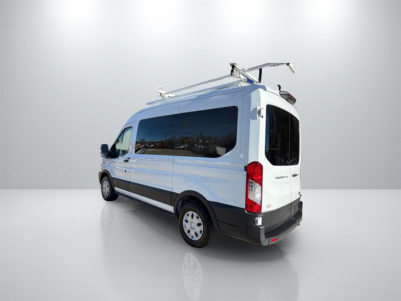 Ford Transit 150 Wagon Med. Roof XLT w/Sliding Pass. 130-in. WB 2019