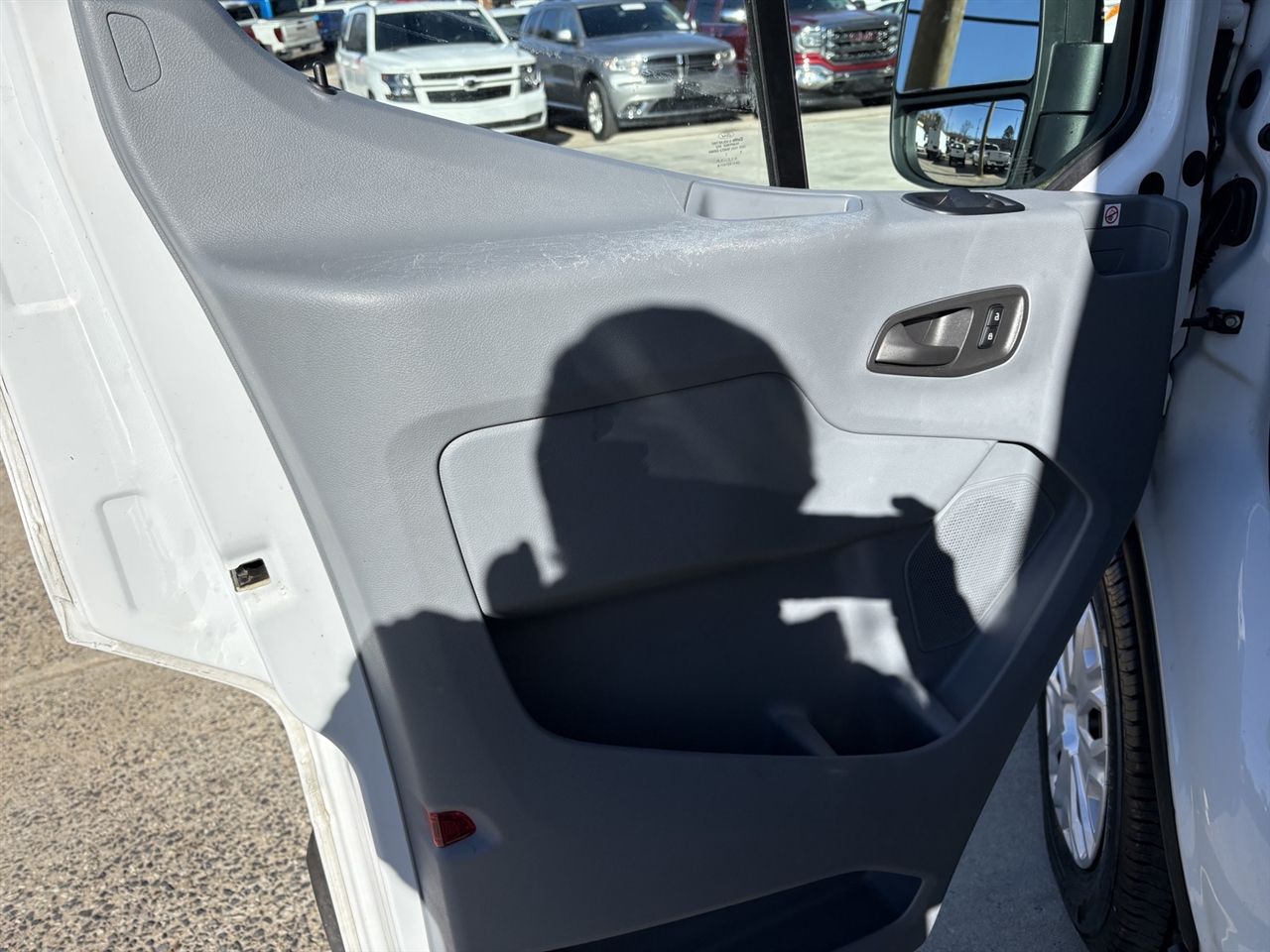 Ford Transit 150 Wagon Med. Roof XLT w/Sliding Pass. 130-in. WB 2019