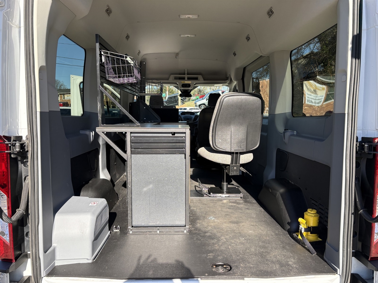 Ford Transit 150 Wagon Med. Roof XLT w/Sliding Pass. 130-in. WB 2019