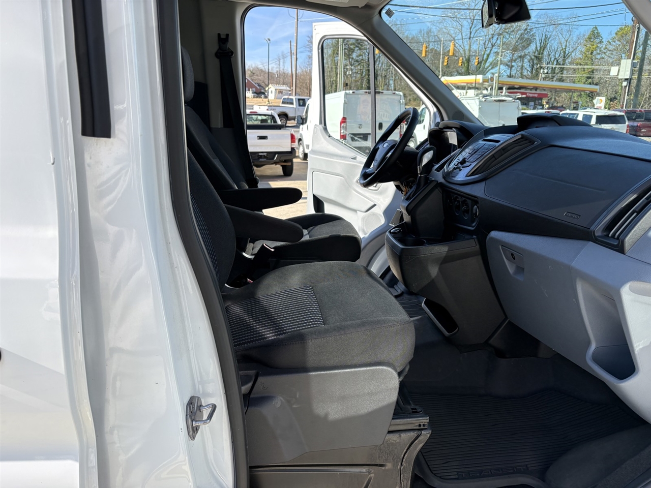 Ford Transit 150 Wagon Med. Roof XLT w/Sliding Pass. 130-in. WB 2019