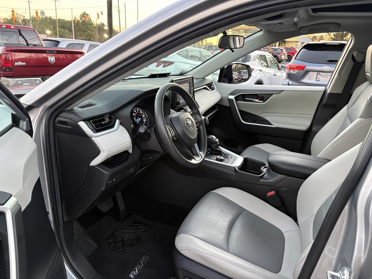 Toyota RAV4 Hybrid XLE Premium 2022