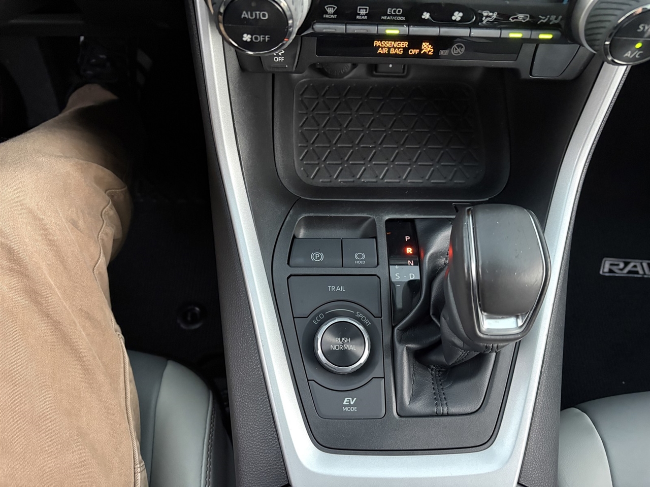 Toyota RAV4 Hybrid XLE Premium 2022