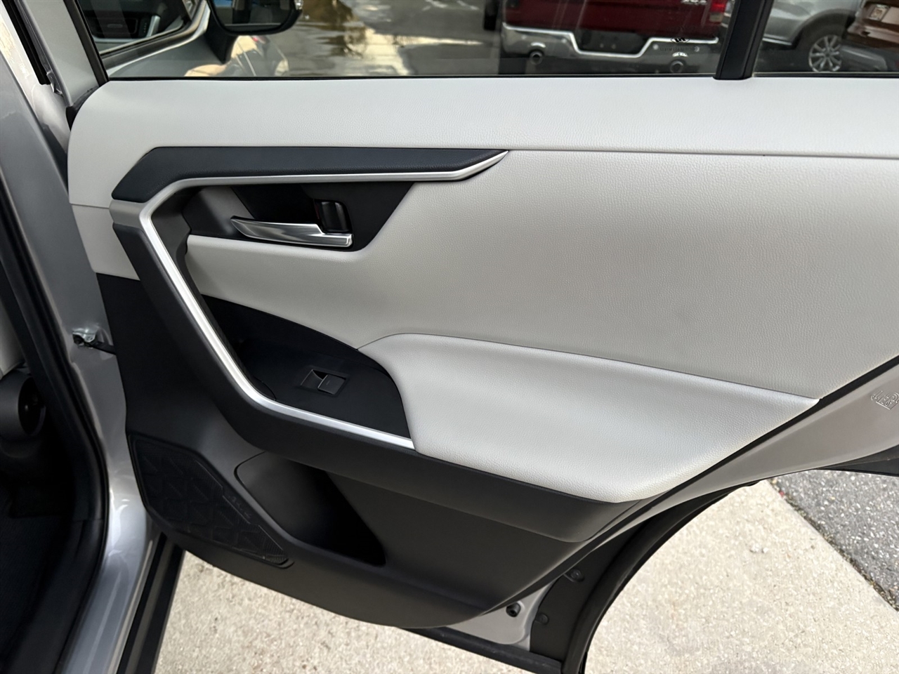 Toyota RAV4 Hybrid XLE Premium 2022