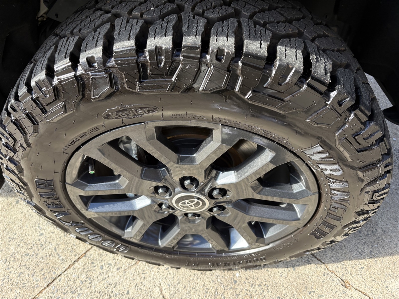 Toyota Tundra Platinum CrewMax 2WD Hybrid 2024