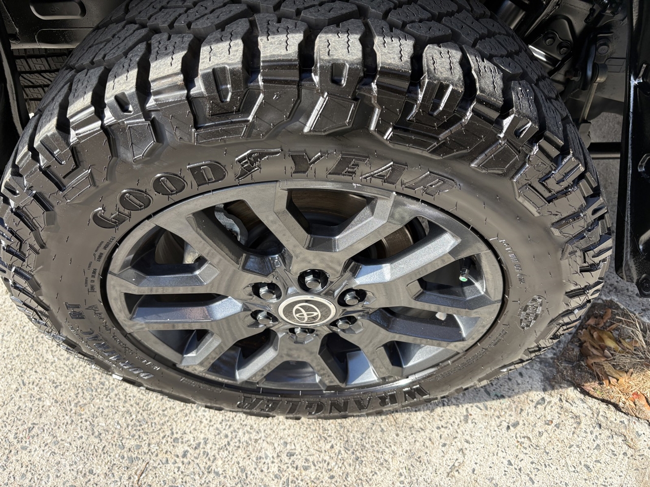 Toyota Tundra Platinum CrewMax 2WD Hybrid 2024