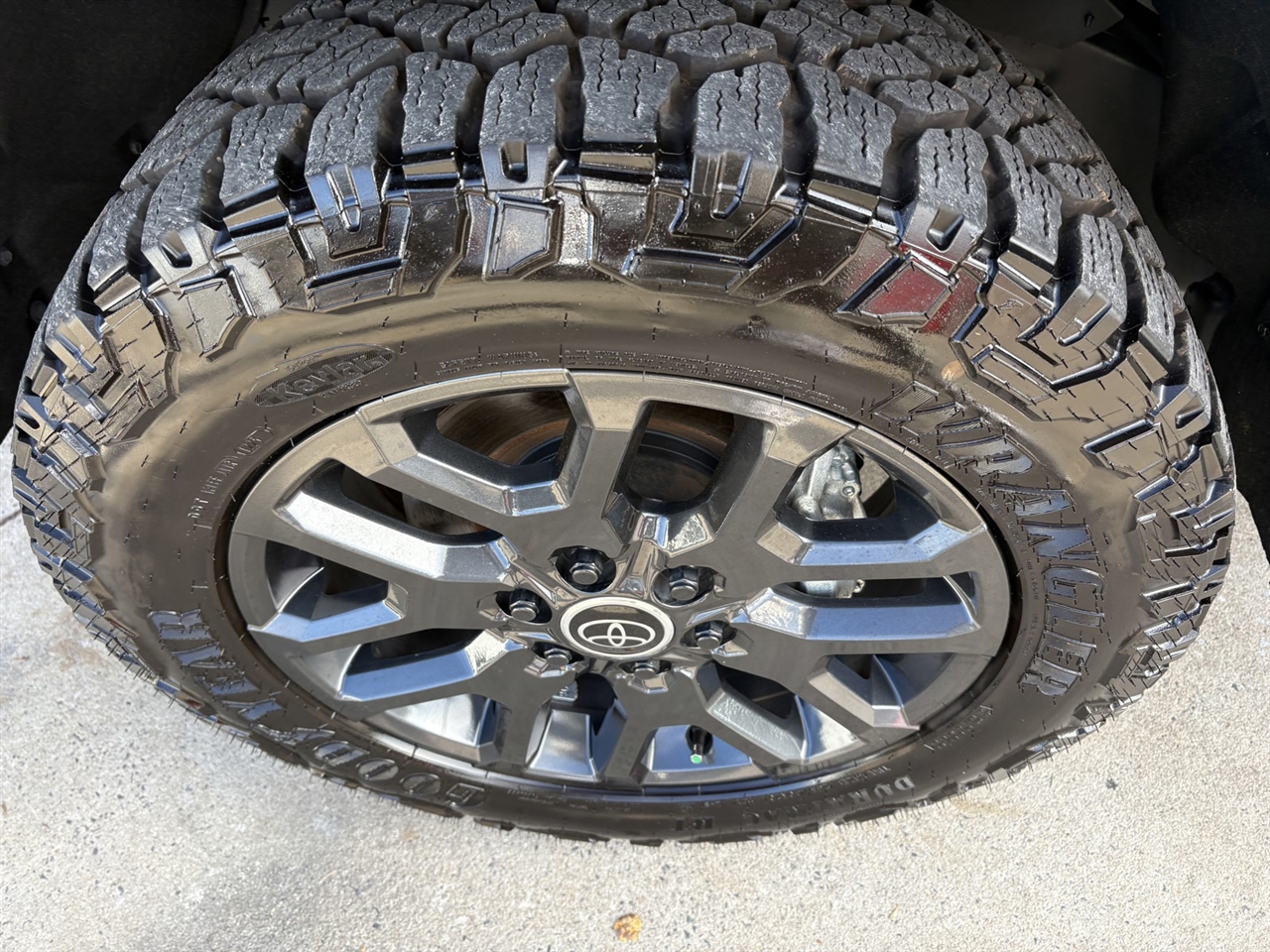 Toyota Tundra Platinum CrewMax 2WD Hybrid 2024