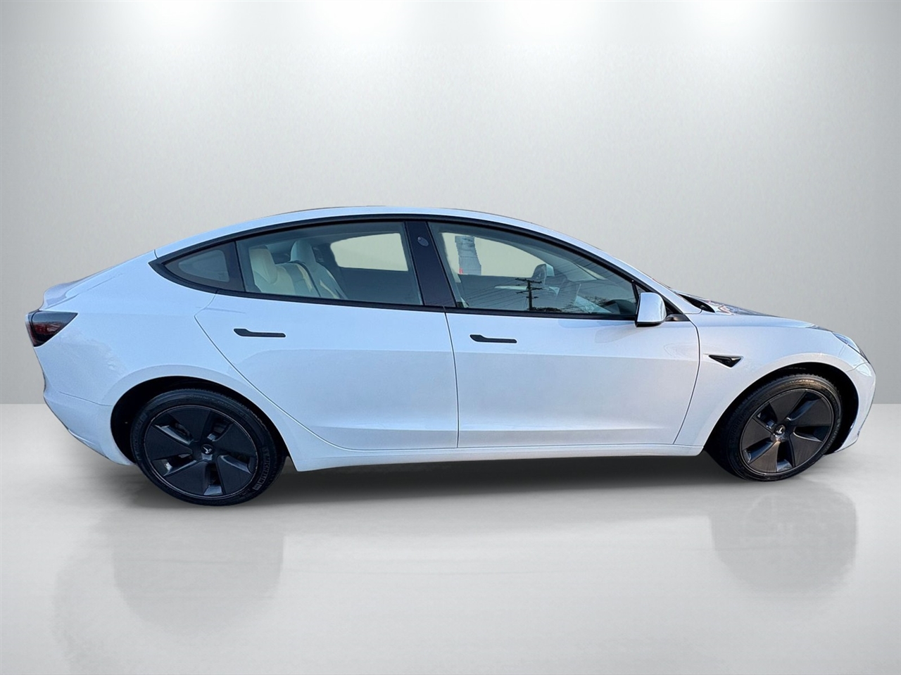 Tesla Model 3 Standard Range Plus 2023