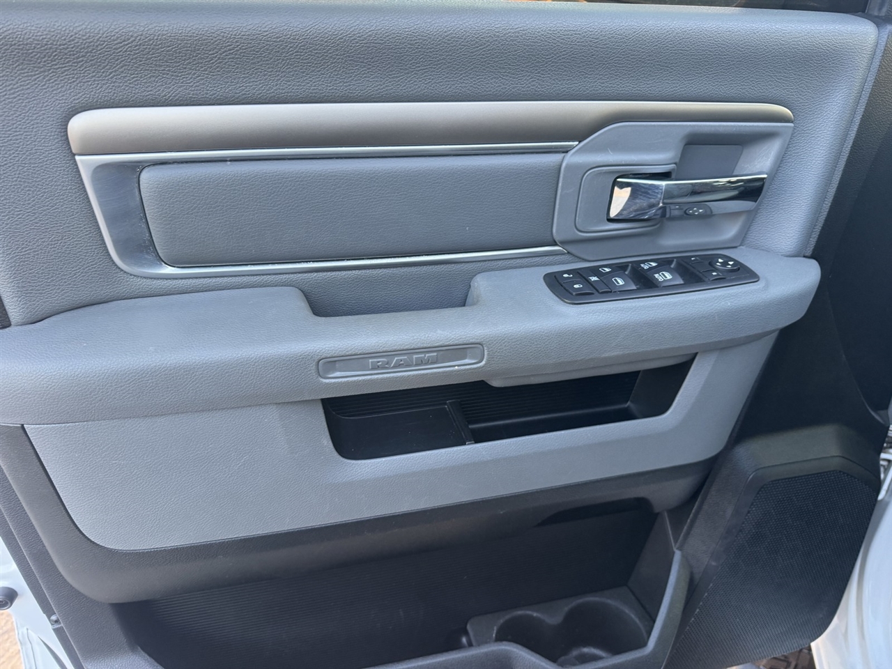 RAM 1500 SLT Quad Cab 4WD 2017