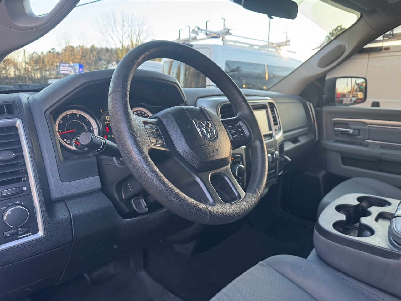 RAM 1500 SLT Quad Cab 4WD 2017