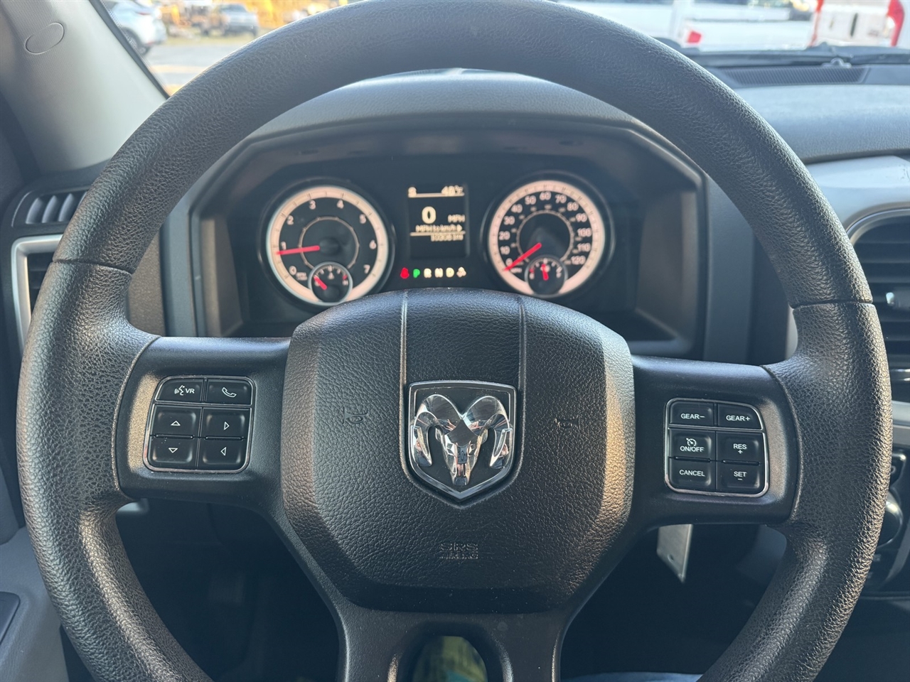 RAM 1500 SLT Quad Cab 4WD 2017