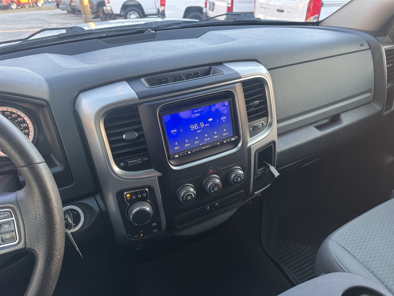 RAM 1500 SLT Quad Cab 4WD 2017