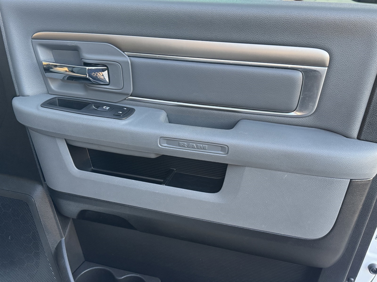 RAM 1500 SLT Quad Cab 4WD 2017