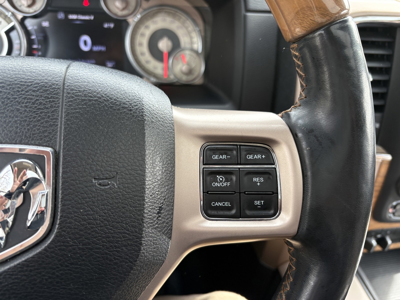 RAM 1500 Longhorn Crew Cab SWB 4WD 2015