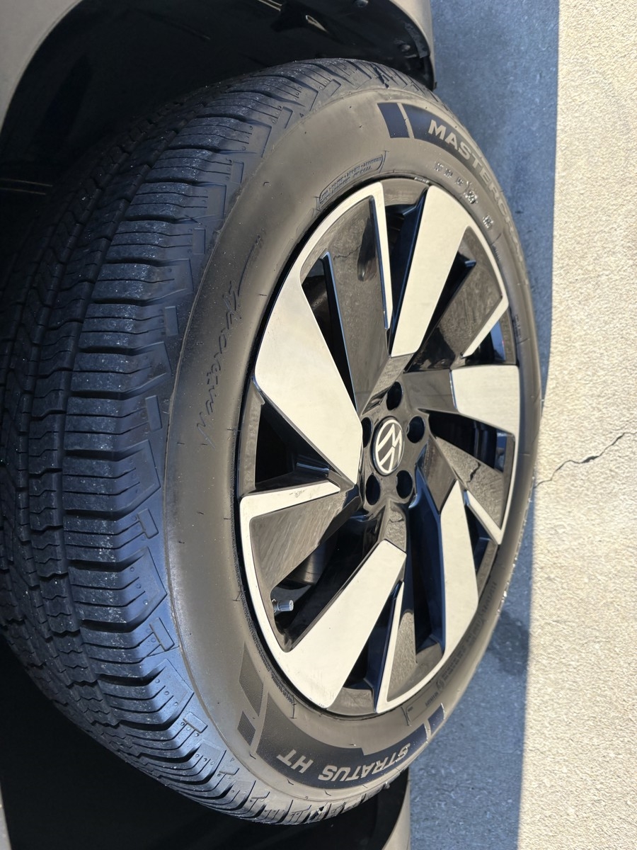 Volkswagen Atlas Cross Sport SE w/Technology AWD 2024