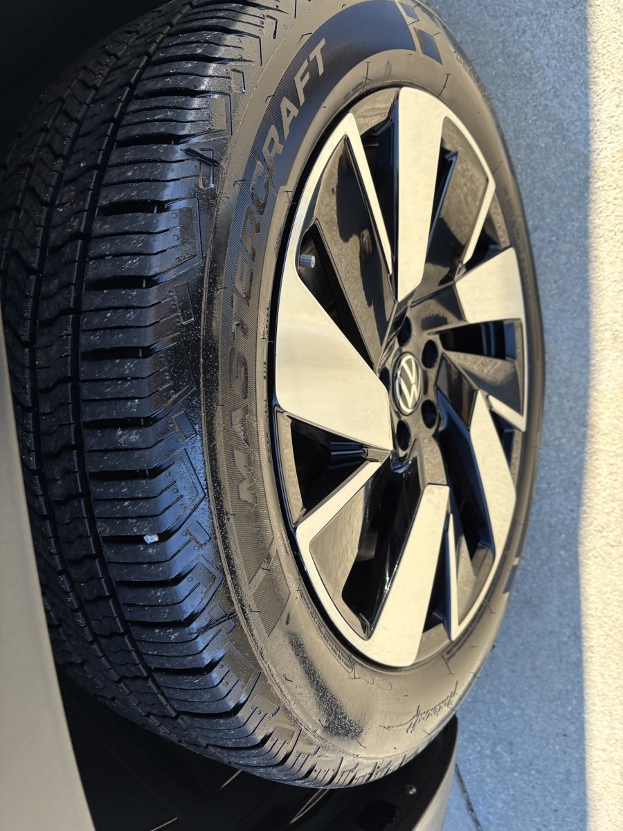 Volkswagen Atlas Cross Sport SE w/Technology AWD 2024