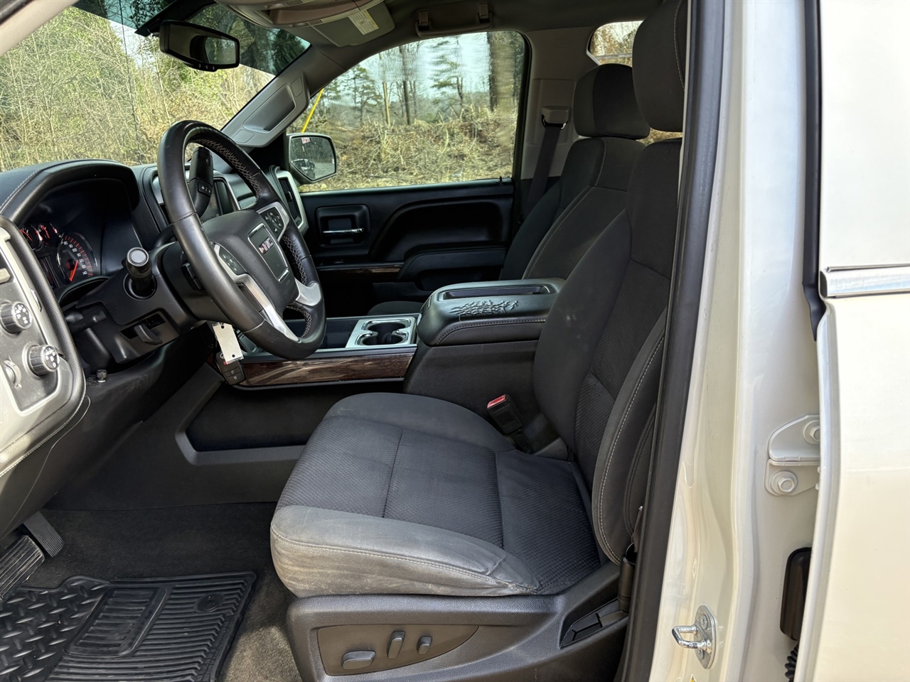 GMC Sierra 1500 SLE Crew Cab Short Box 4WD 2015