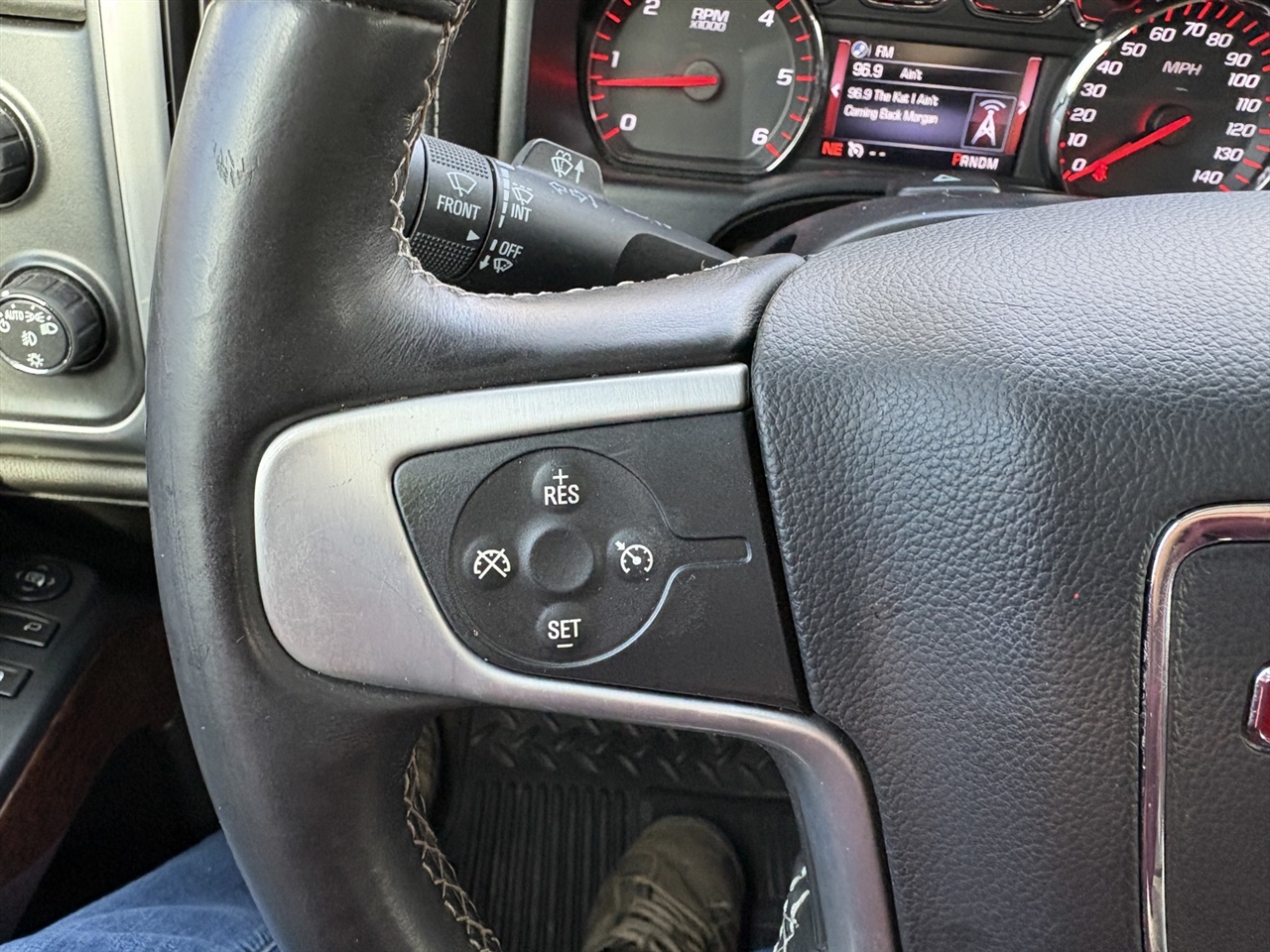 GMC Sierra 1500 SLE Crew Cab Short Box 4WD 2015