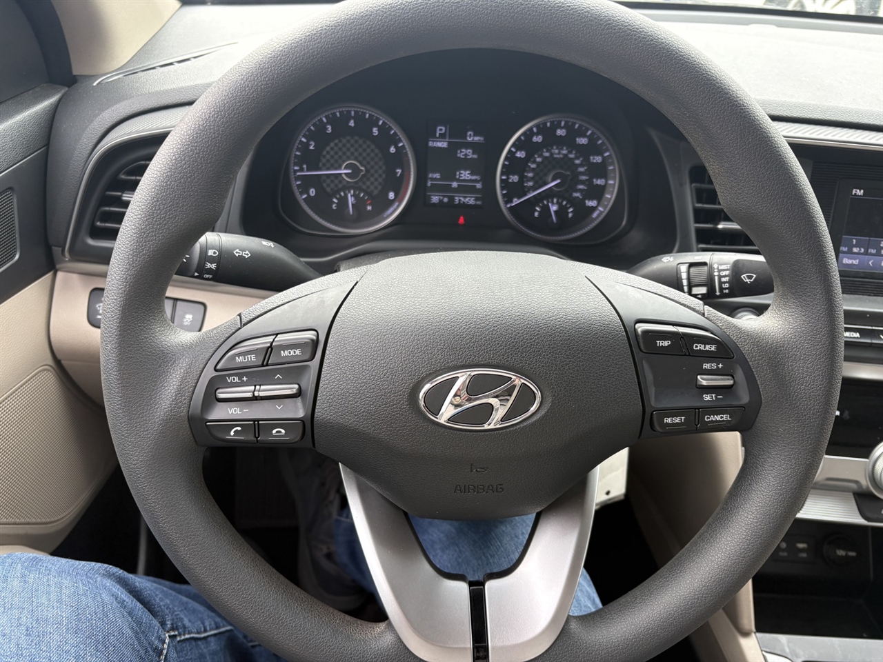 Hyundai Elantra SE 6M 2019