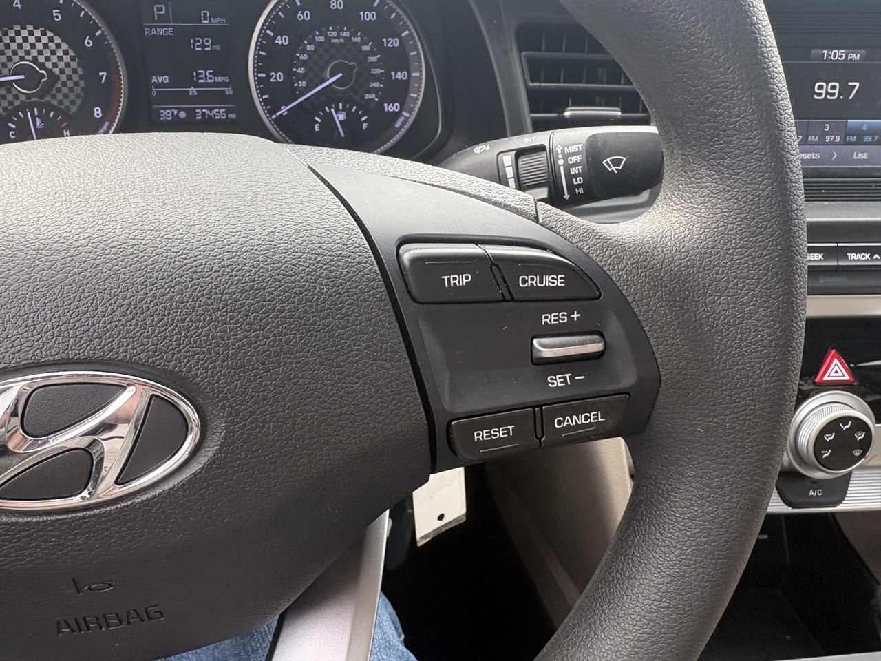 Hyundai Elantra SE 6M 2019