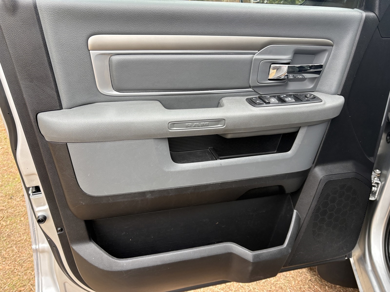 RAM 3500 SLT Crew Cab LWB 4WD DRW 2016